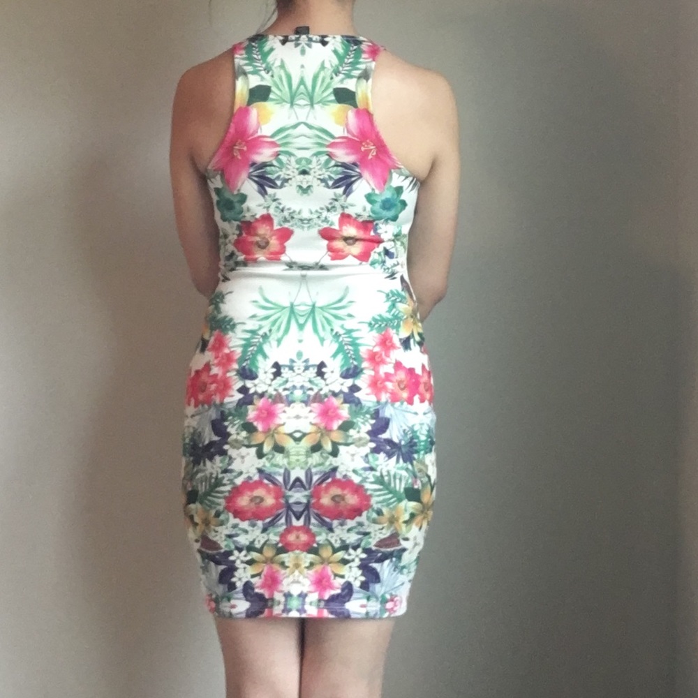 Dress - Picture 2 of 5